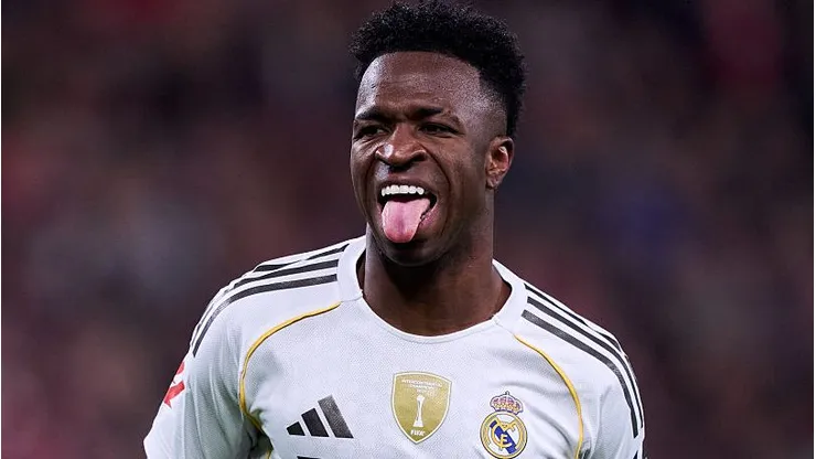 Nos últimos dias, Vini Jr foi ligado a uma transferência para o Chelsea, mas isso não vai acontecer (Foto: Juan Manuel Serrano Arce/Getty Images)