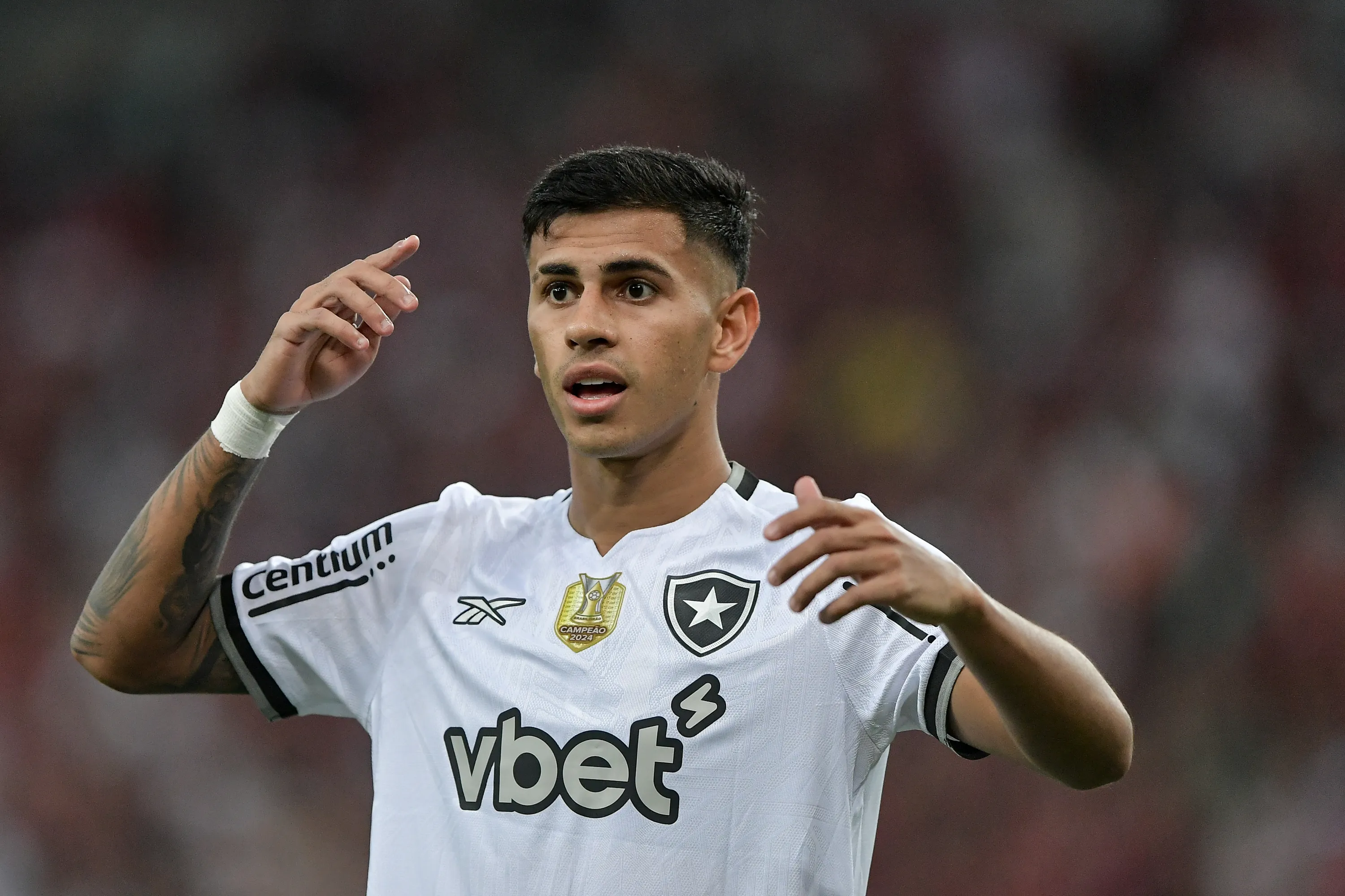 David Ricardo em campo pelo Botafogo – Foto: Thiago Ribeiro/AGIF