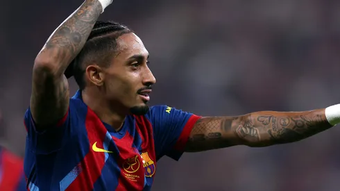 Raphinha marca dois gols em goleada do Barcelona (Photo by Yasser Bakhsh/Getty Images)