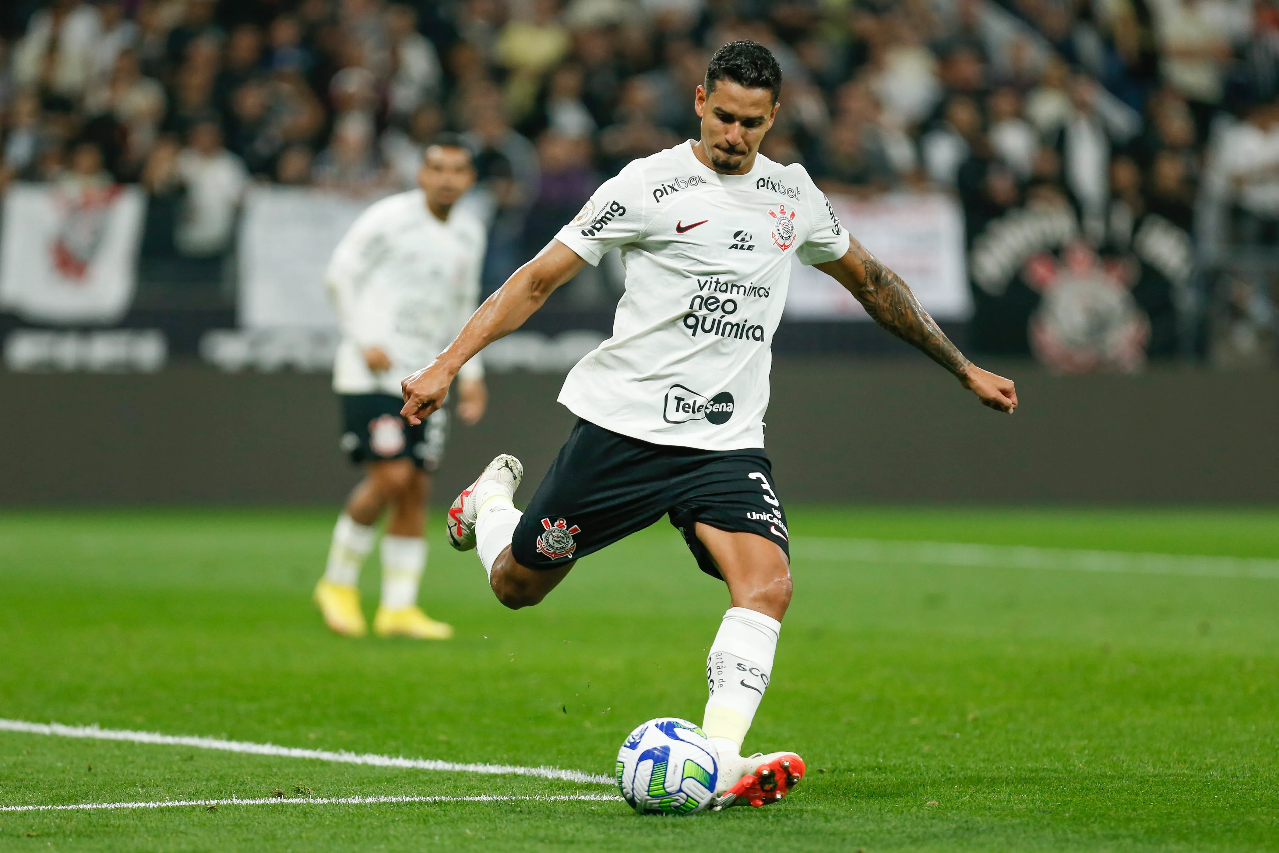 Veríssimo foi revelado pelo Santos e se destacou no Corinthians. (Photo by Ricardo Moreira/Getty Images)