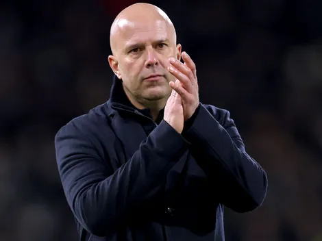 Liverpool fecha com três jovens reforços para a defesa