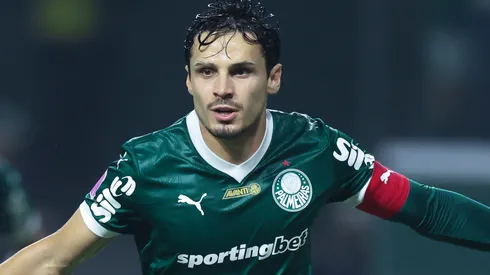 Raphael Veiga em campo pelo Palmeiras. Foto: Alexandre Schneider/Getty Images