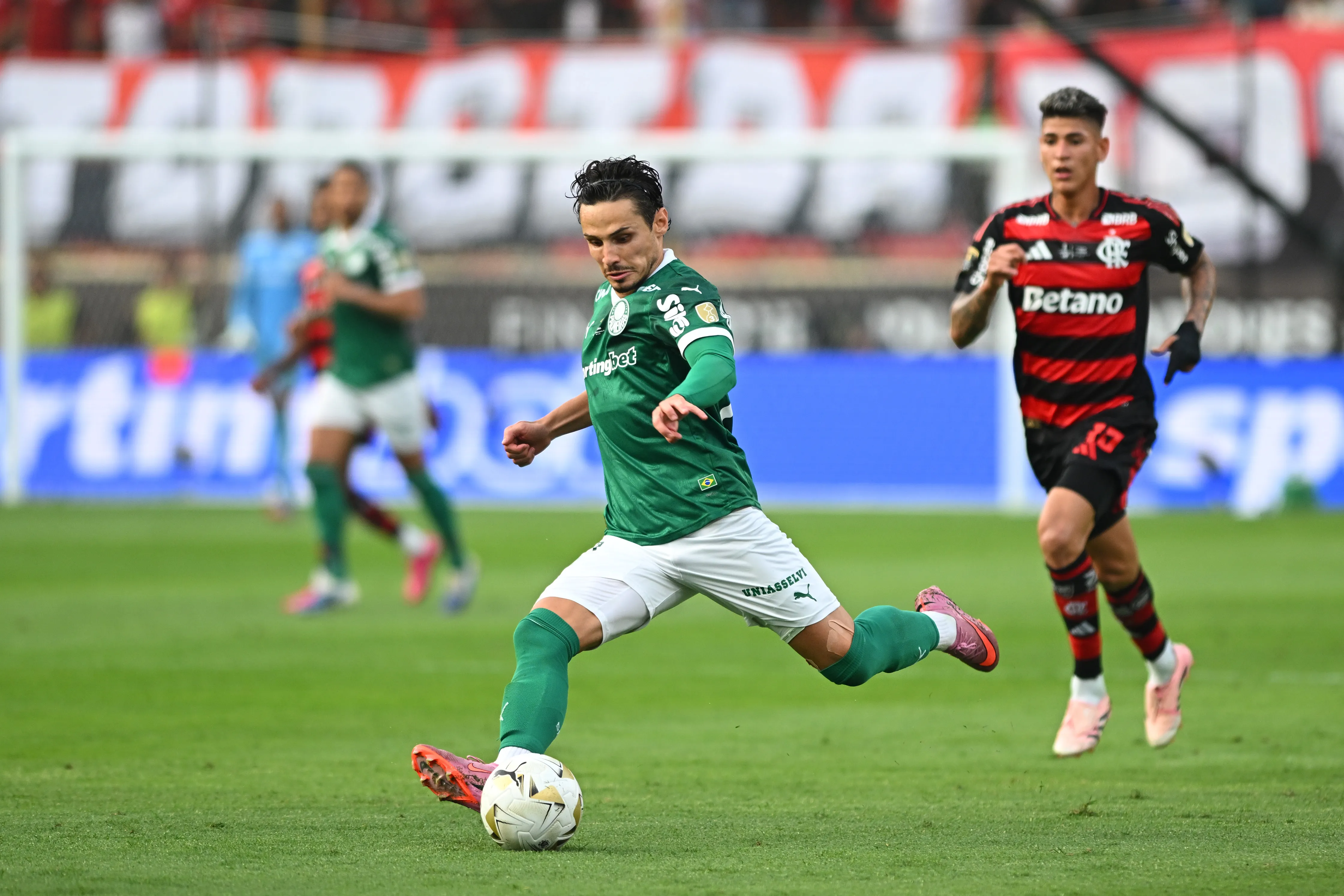 Veiga pode sair (Foto: Rodrigo Valle/Getty Images)