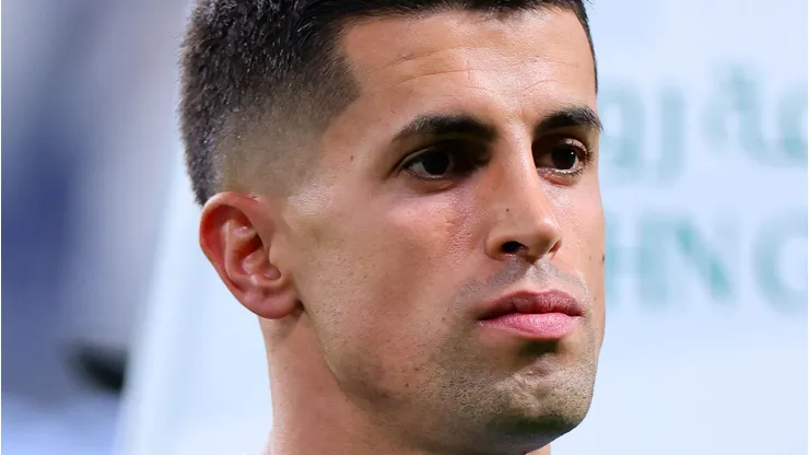 oão Cancelo chega a Barcelona para exames. Foto: Abdullah Ahmed/Getty Images