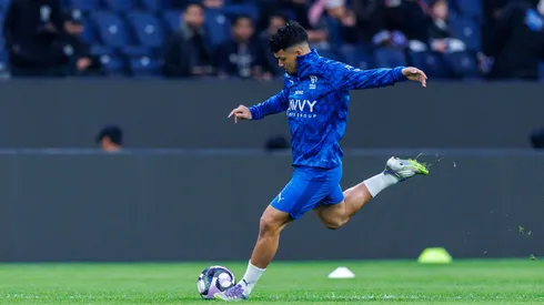 Marcos Leonardo aquecendo pelo Al-Hilal