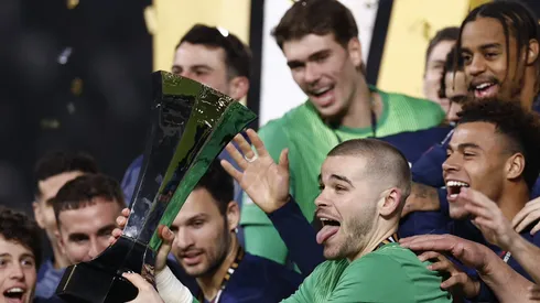 Chevalier vira herói improvável e garante a Supercopa da França ao PSG com duas defesas de pênalti. (Foto: Twitter/PSG)