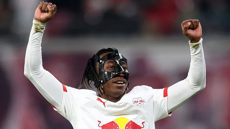 Yan Diomande, do RB Leipzig, é um jogador que interessa muito ao Manchester United. Ele deve custar caro (Foto: Maja Hitij/Getty Images)