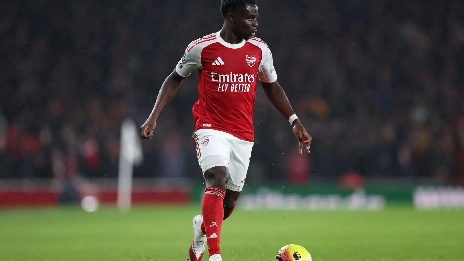 Bukayo Saka durante partida da Premier League. Foto: Justin Setterfield/Getty Images