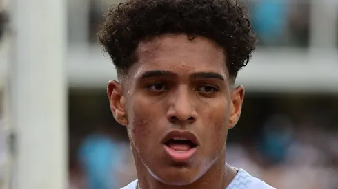 Tottenham acerta acordo milionário com clube brasileiro por jovem destaque. Foto: Jota Erre/AGIF