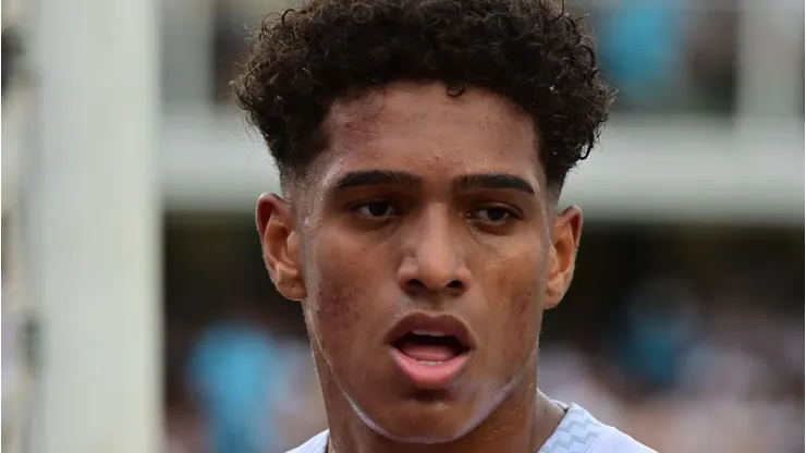 Tottenham acerta acordo milionário com clube brasileiro por jovem destaque. Foto: Jota Erre/AGIF
