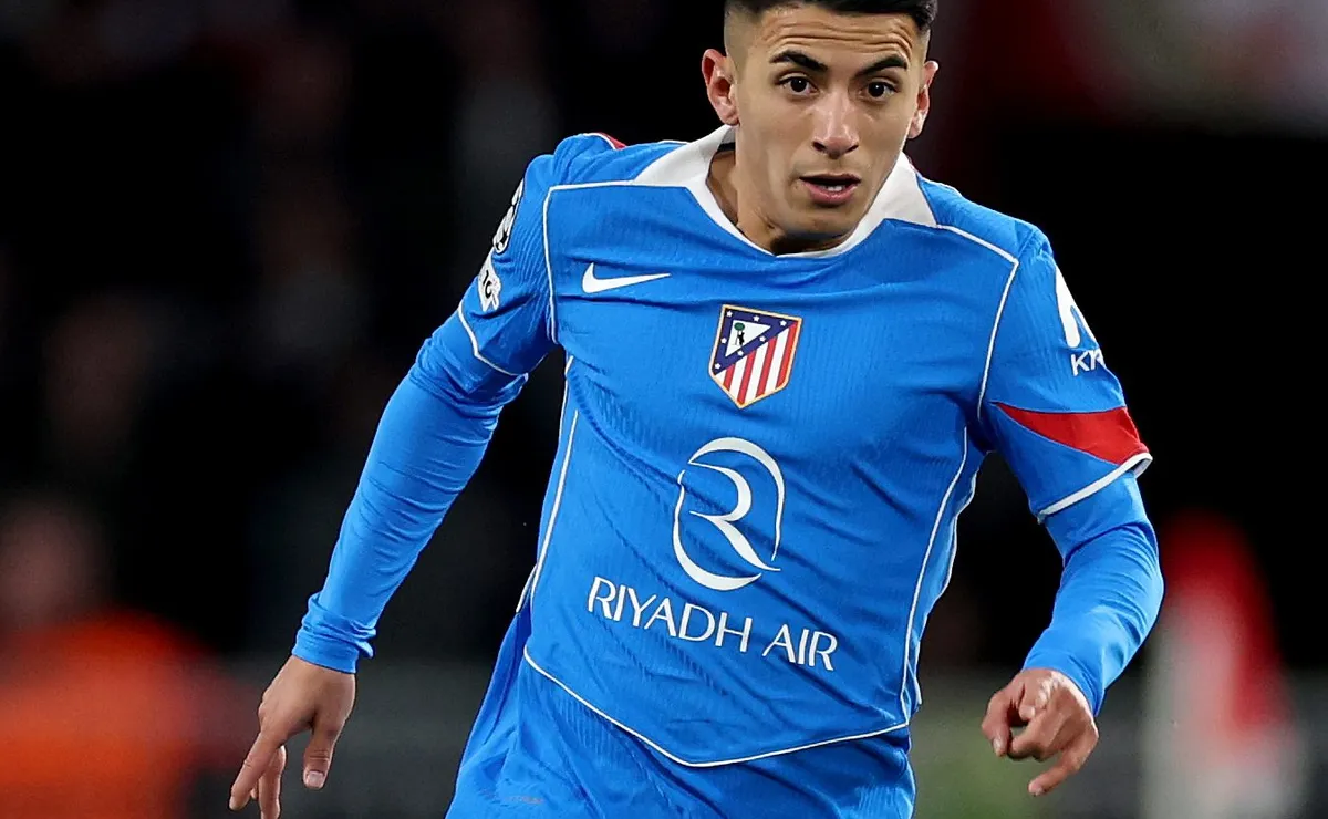 Wolverhampton libera Jhon Arias, e Palmeiras reage com prioridade; Thiago Almada é o plano B