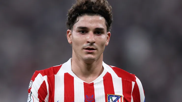 Julián Álvarez em campo pelo Atlético de Madrid. Foto: Yasser Bakhsh/Getty Images