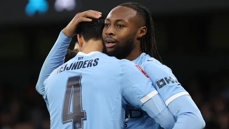 Reijnders e Semenyo durante o jogo do Manchester City. Foto: Mark Thompson/Getty Images