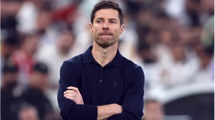 Xabi Alonso durante partida do Real Madrid. Treinador foi demitido nas últimas horas. Foto: Yasser Bakhsh/Getty Images