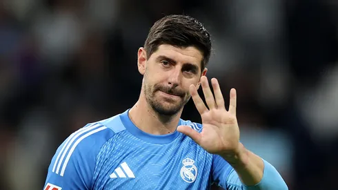 Courtois isenta Vinícius Júnior de culpa após vice do Real Madrid. (Photo by Florencia Tan Jun/Getty Images)