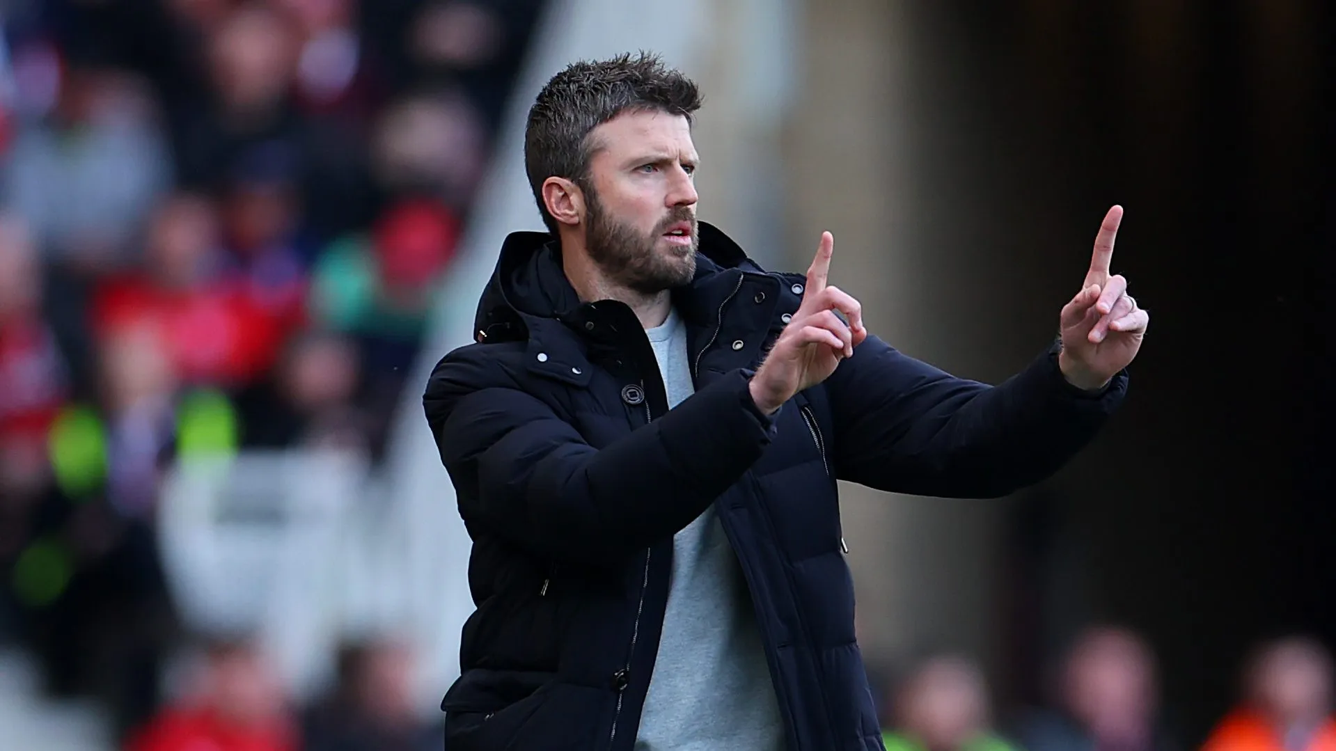 Michael Carrick, treinador do Middlesbrough, reage durante a partida da Sky Bet Championship entre Middlesbrough FC e Derby County FC, no Riverside Stadium, em 1º de março de 2025, em Middlesbrough, Inglaterra. (Foto: Molly Darlington/Getty Images)