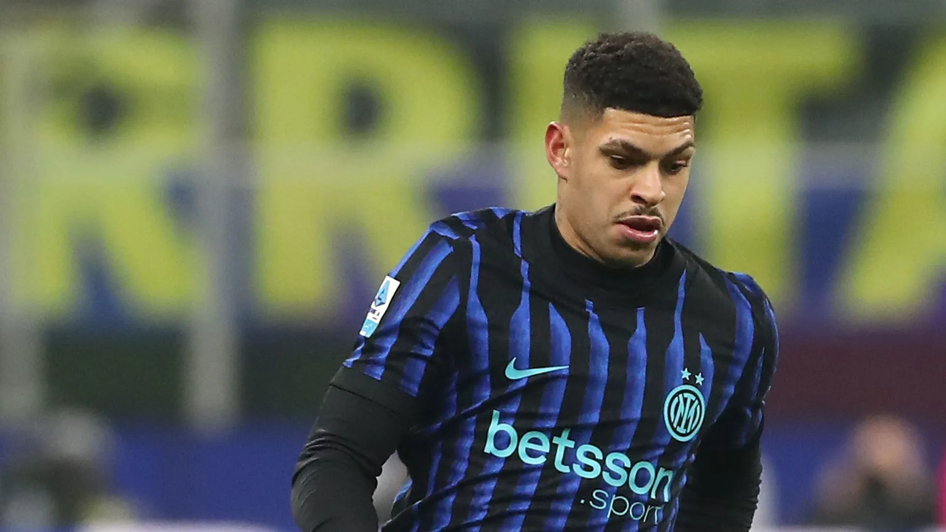 Luís Henrique, da FC Internazionale, em ação durante a partida da Serie A entre FC Internazionale e Bologna FC 1909, no Estádio Giuseppe Meazza, em 4 de janeiro de 2026, em Milão, Itália. (Foto de Marco Luzzani/Getty Images)