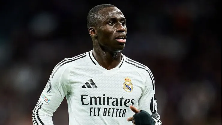 Real Madrid se arrepende de ter assinado com Ferland Mendy por conta da condição física do jogador (Foto: Aitor Alcalde/Getty Images)