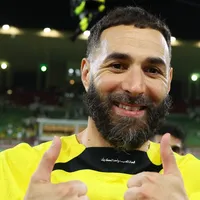 Benzema aconselha Real Madrid a contratar meio-campista