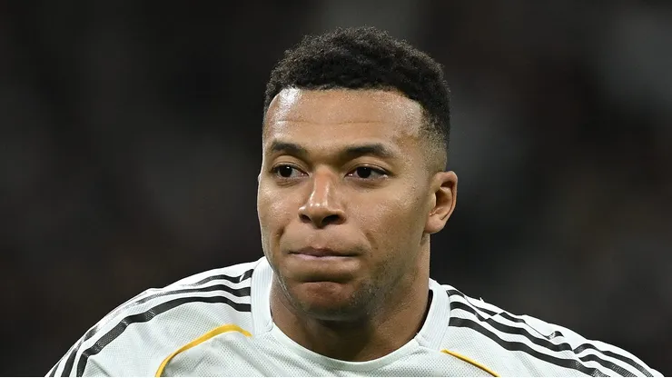 Mbappé se despede de Xabi Alonso e gera polêmica no Real Madrid. (Photo by Denis Doyle/Getty Images)