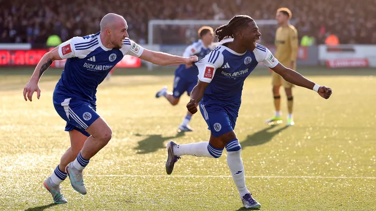 O Macclesfield surpreendeu a Inglaterra ao eliminar o Crystal Palace, atual campeão do torneio