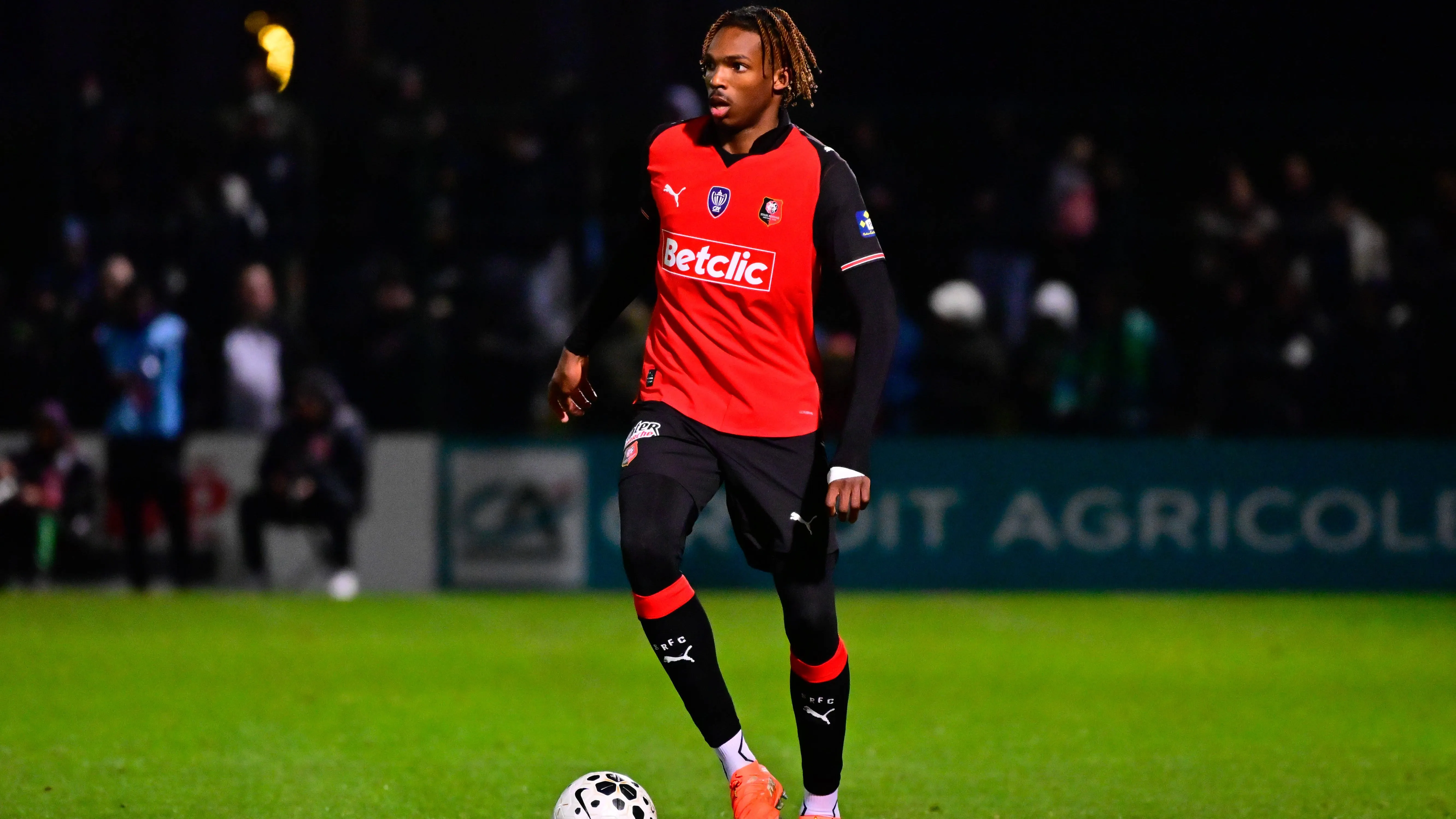 Jeremy Jacquet, alvo do Liverpool, em jogo do Rennes. Foto: IMAGO / PsnewZ