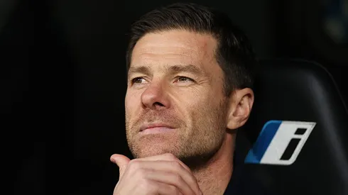 Xabi Alonso foi demitido do Real Madrid e bastidores indicam que ele teria se sentido desprotegido pela diretoria. (Foto: Florencia Tan Jun/Getty Images)