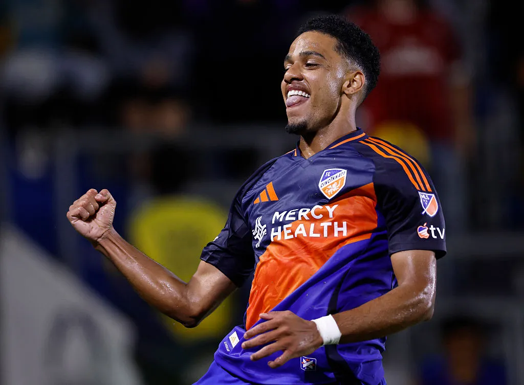 brenner, em campo, alvo do vasco