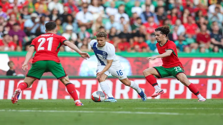 Vitinha e Diogo Jota em ação por Portugal - Carlos Rodrigues/Getty Images