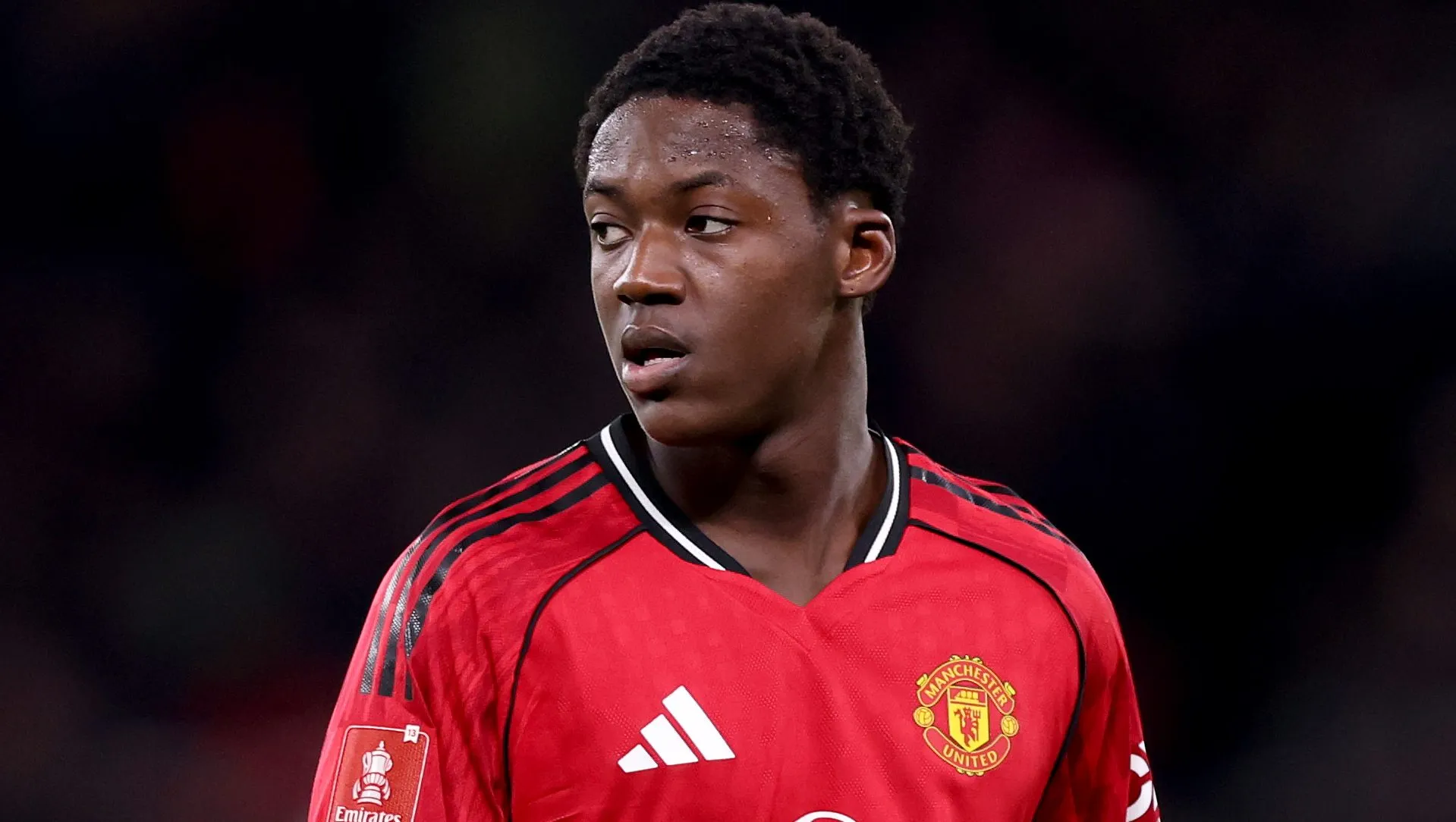 Kobbie Mainoo deve permanecer para o resto da temporada no Manchester United (Photo by Carl Recine/Getty Images)