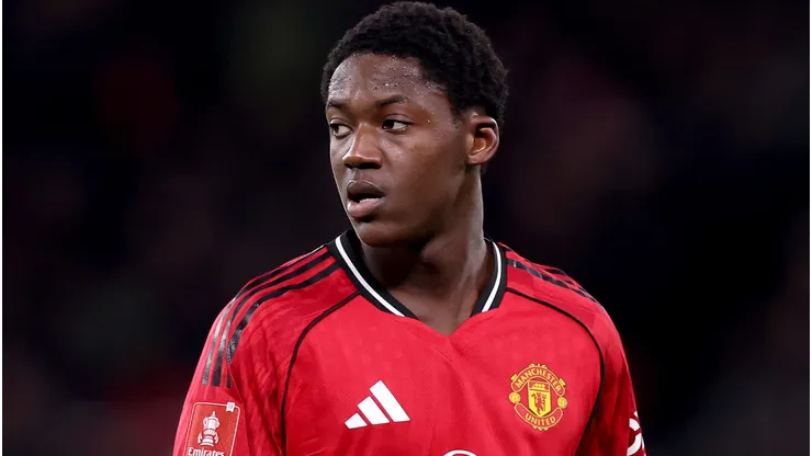 Kobbie Mainoo em partida do United. (Photo by Carl Recine/Getty Images)