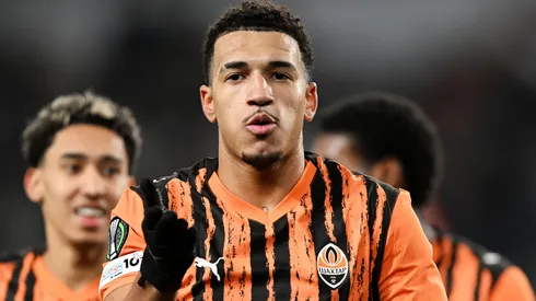 Kauã Elias em campo pelo Shakhtar Donetsk. Foto: Mateusz Slodkowski/Getty Images