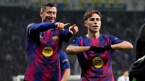 Fermín López e Robert Lewandowski. (Photo by Alex Caparros/Getty Images)