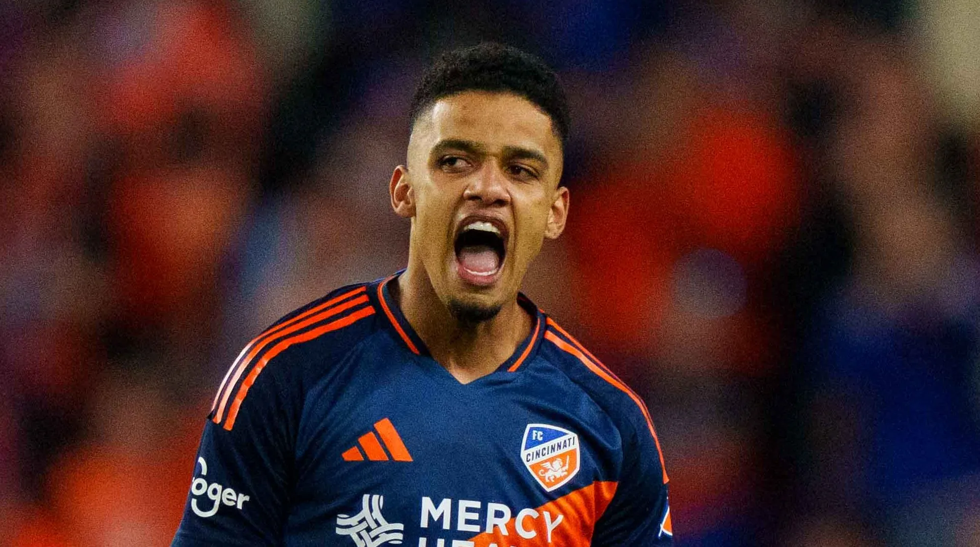 Brenner, camisa 8 do FC Cincinnati, comemora após marcar contra o Columbus Crew durante a partida dos playoffs da MLS no TQL Stadium, em 8 de novembro de 2025, em Cincinnati, Ohio. (Foto: Chris Carter/Getty Images)