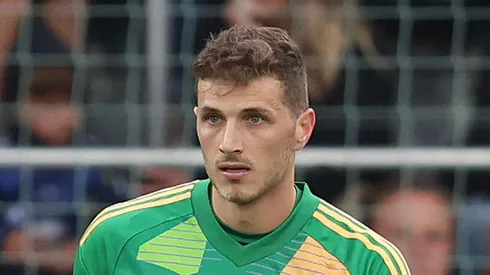 Genoa desiste de Bento e agora sonda Karl Hei, goleiro do Arsenal. Foto: IMAGO / Crystal Pix