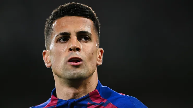 João Cancelo está relacionado para o jogo entre Racing e Barcelona