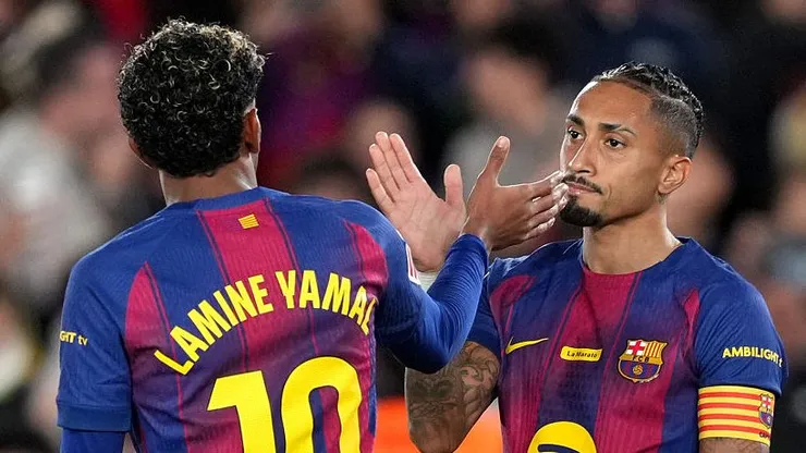 Raphinha e Lamine Yamal, no Barcelona, devem começar no banco contra o Racing (Foto: Alex Caparros/Getty Images)