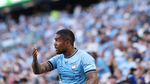 Douglas Costa já jogou por vários times do futebol mundial