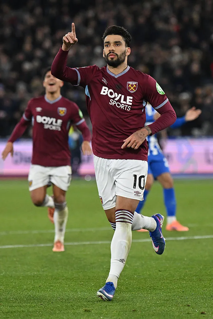 Lucas Paquetá, do West Ham United, comemora após marcar de pênalti durante a partida da Premier League entre West Ham United e Brighton &amp; Hove Albion no Estádio de Londres, em 30 de dezembro de 2025, em Londres, Inglaterra. (Foto de Mike Hewitt/Getty Images)