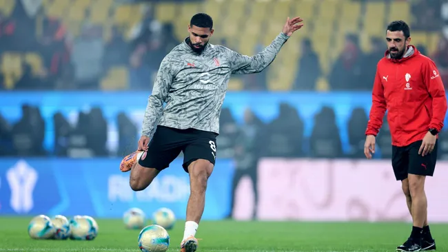 Ruben Loftus-Cheek se recupera antes da partida da Supercoppa Italiana. Foto: Abdullah Ahmed/Getty Images