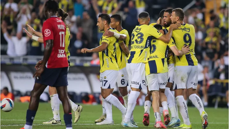 Justiça condena jogadores do Fenerbahçe por agressão. Foto: Ahmad Mora/Getty Images