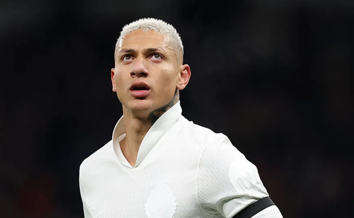 Lesão de Richarlison gera impasse: Flamengo resfria interesse após confirmação no Tottenham