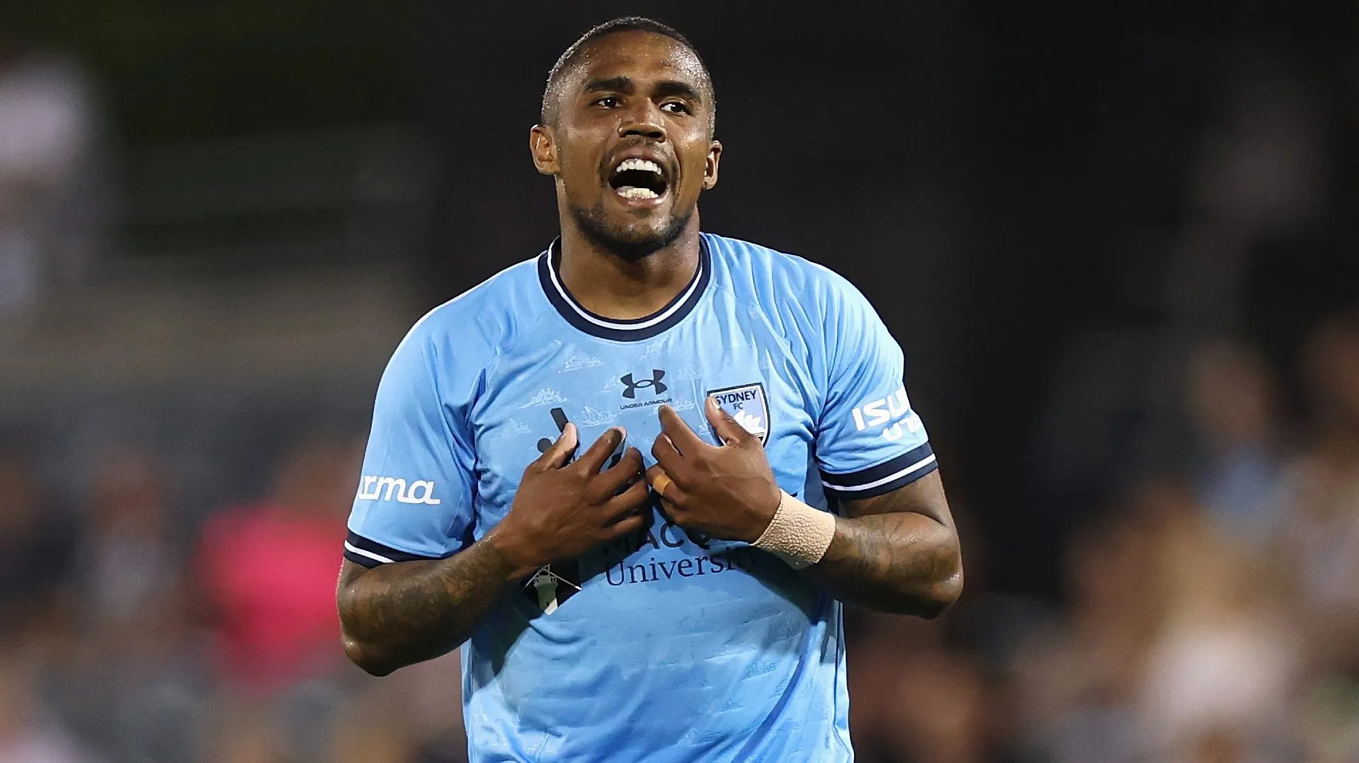 Douglas Costa pelo Sidney FC