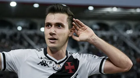 Besiktas chega a acordo com o Vasco para comprar Lucas Piton por R$ 44 milhões. Foto: Thiago Ribeiro/AGIF