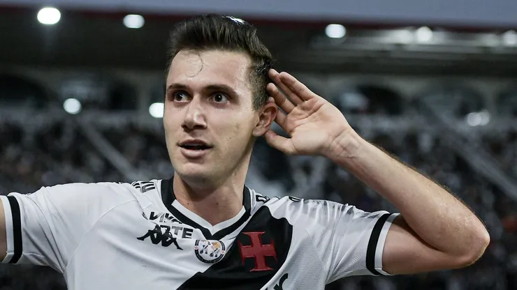Besiktas chega a acordo com o Vasco para comprar Lucas Piton por R$ 44 milhões. Foto: Thiago Ribeiro/AGIF