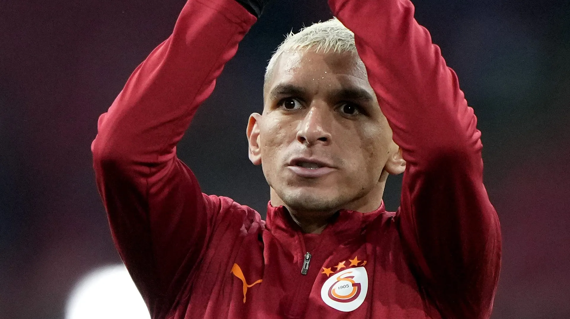 Lucas Torreira se aproxima de acordo para trocar o Galatasaray pelo Atlético-MG (Photo by Alex Bierens de Haan/Getty Images)