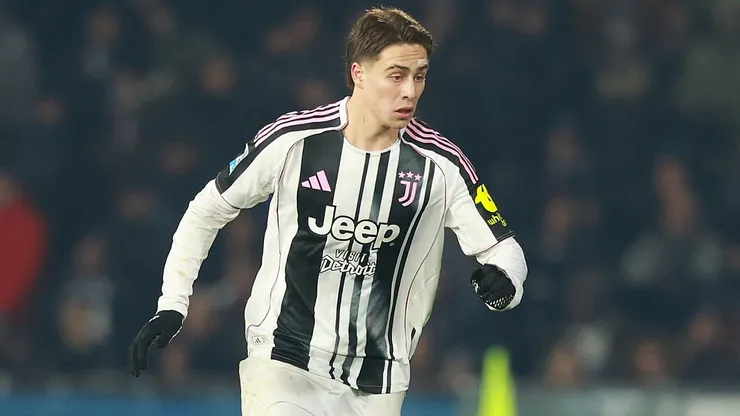 Kenan Yildiz em jogo contra o Pisa. (Photo by Gabriele Maltinti/Getty Images)