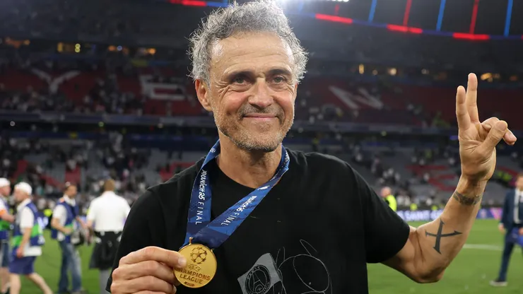 Luis Enrique comemorando o título pelo PSG. Foto: Carl Recine/Getty Images