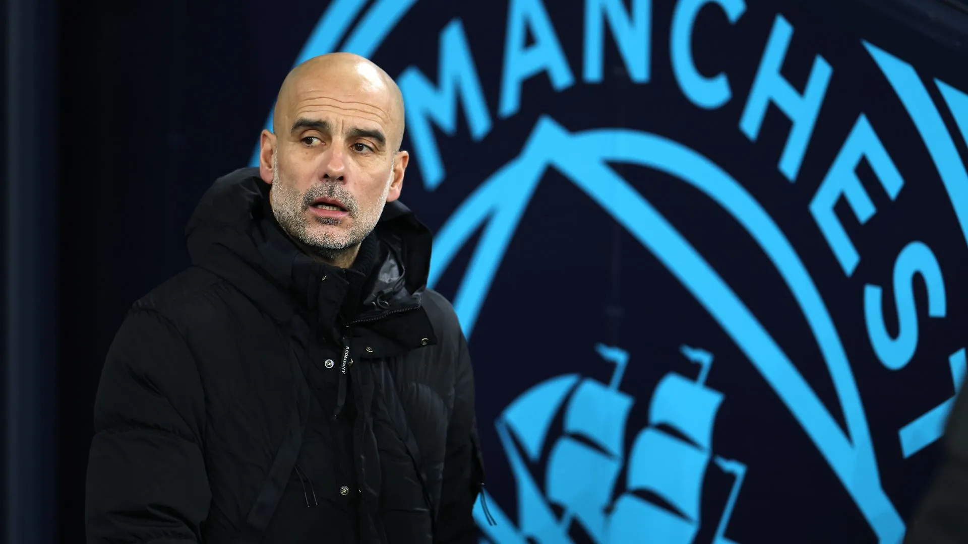 Guardiola vai disputar mais um clássico entre Manchester City e Manchester United (foto: Mark Thompson/Getty Images)