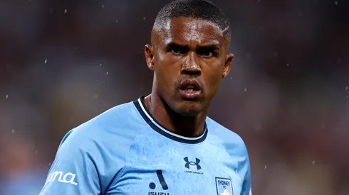 Douglas Costa inicia breve passagem pelo Chievo Verona antes de se transferir para o Al-Itiffaq em Dubai. (Foto: Brendon Thorne/Getty Images)
